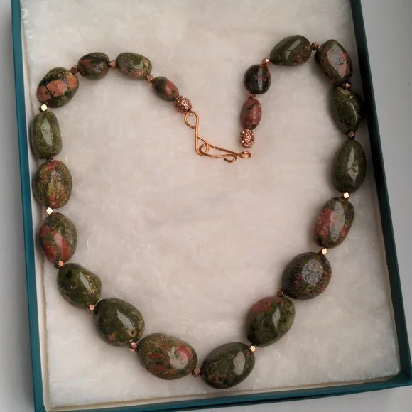 Chunky Unikite Handcrafted necklace. New 19".Genuine gemstoneGift box